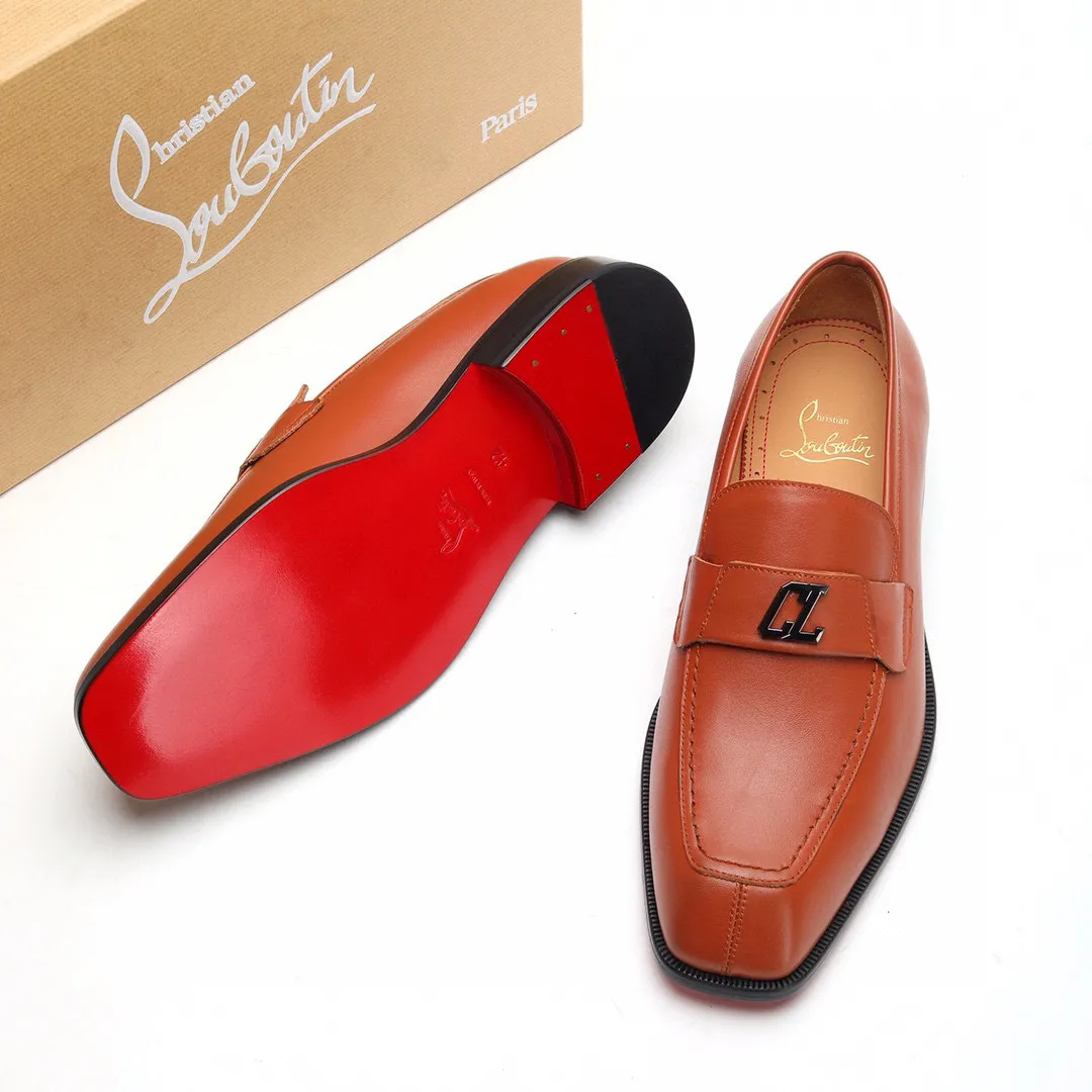 Batch 1,080 yuan 💰••New real shots••CL～High-end men’s 👔casual•loafers with red soles! ••🆑Genuine and top-quality goods from original orders ••✅💯 Purchase goods from top-quality original orders! Original imported patterned cowhide ➕Imported cowhide lining ➕Cowhide feet ➕Original leather outsole~🉑️Feel free to compare the authentic ones! Size: 38-44 (45.46.47 can be customized)